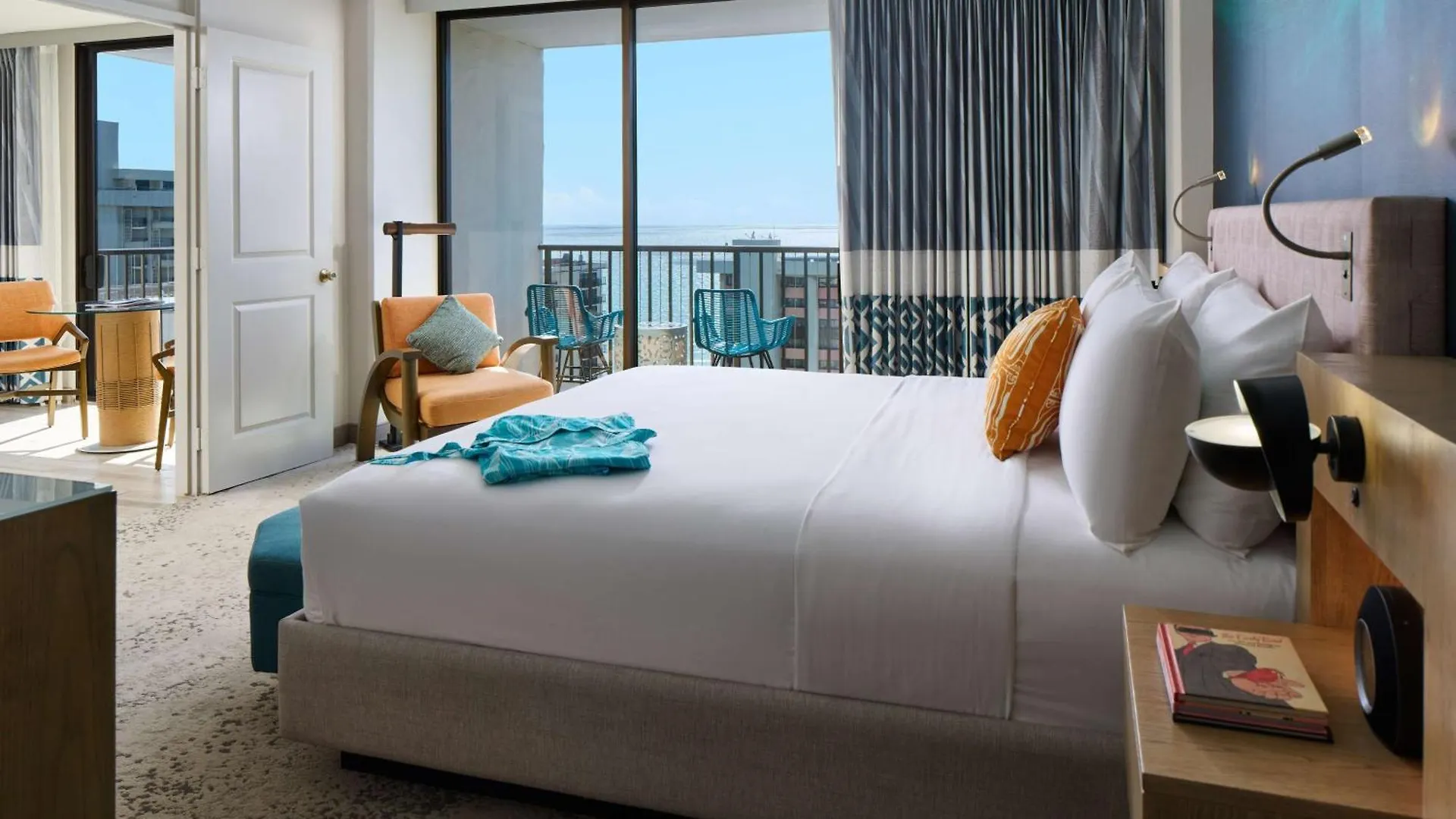 Waikiki Beachcomber by Outrigger Honolulu